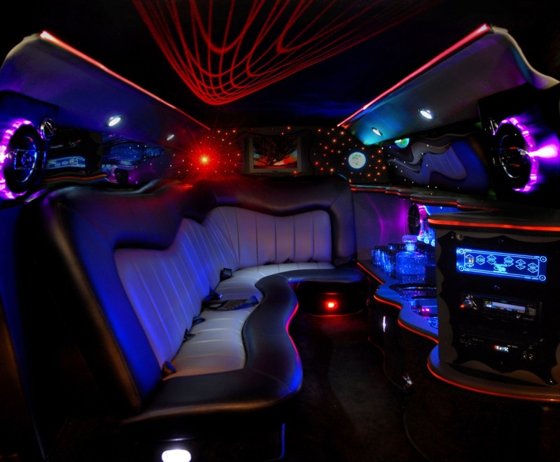 Location d'un HUMMER LIMOUSINE pour un mariage ou pour un événement privé Sur Marseille