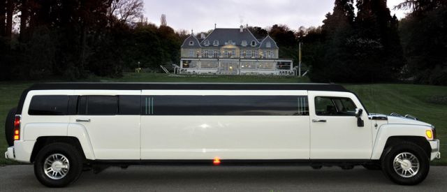 Location d'un HUMMER LIMOUSINE pour un mariage ou pour un événement privé Sur Marseille et alentours